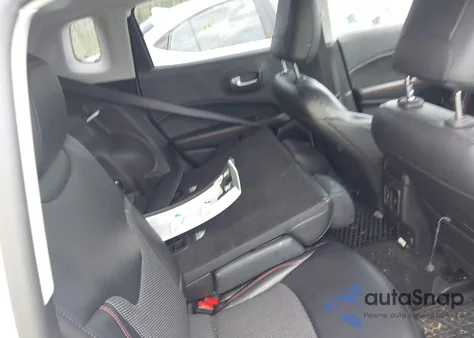 2019 Jeep Compass Trailhawk 4X4 z USA, uszkodzony, nr VIN 3C4NJDDB3KT760631